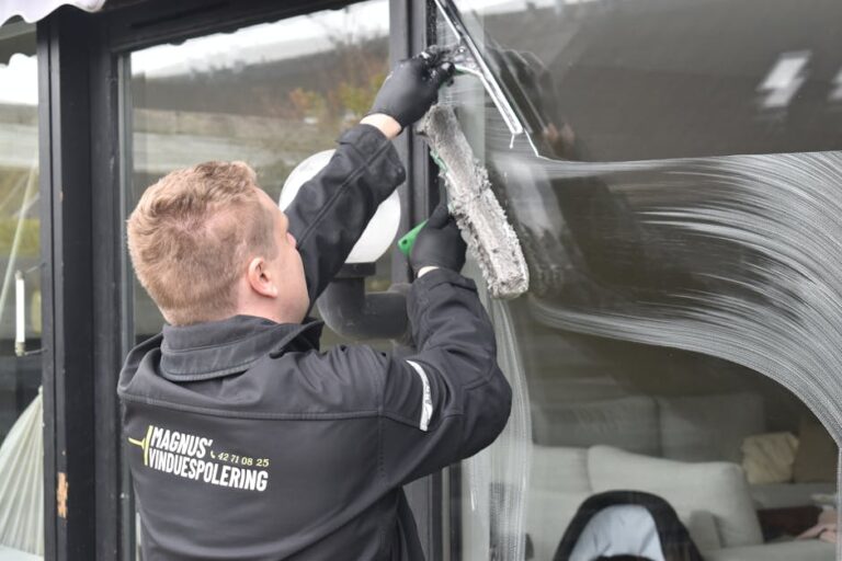 Cleaning Aluminium vs Timber Window Frames